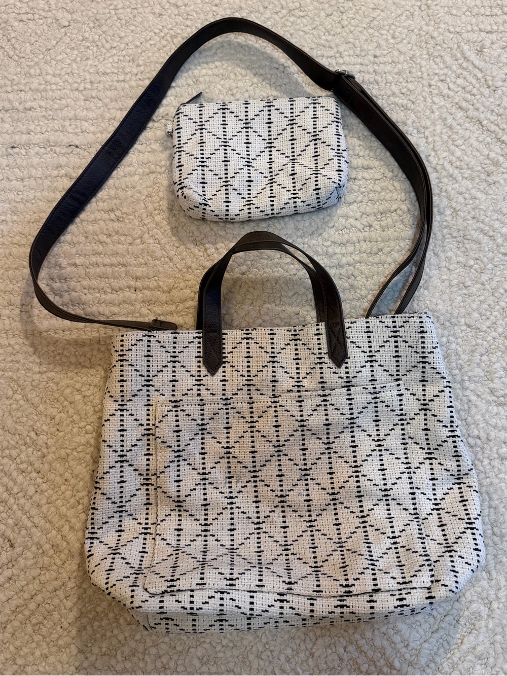Thirty-One Cafe Crossbody Purse Woven Geometric Bag w/ Matching Pouch Set